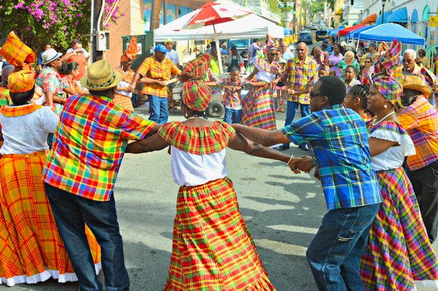 Quelbe and madras dancers
